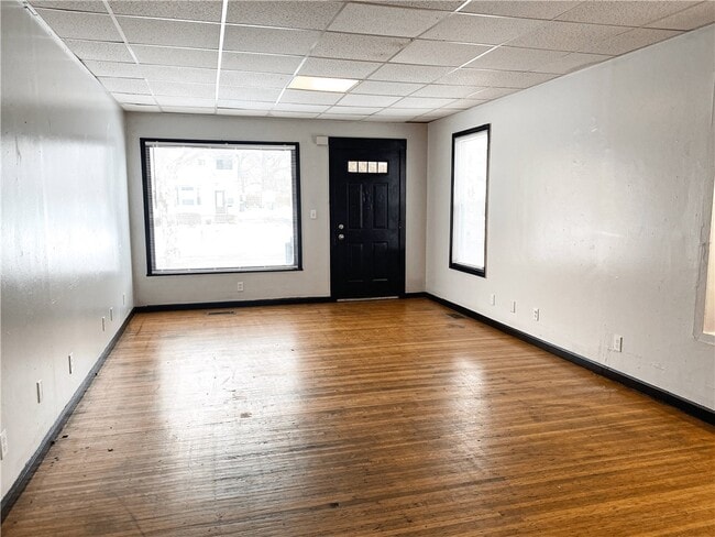 Photo - 1083 Dewey Ave