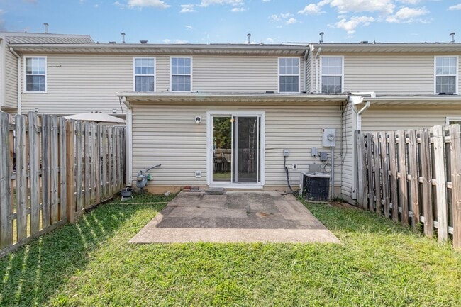 Photo - 3 Bedroom Townhome in Lee's Hill!