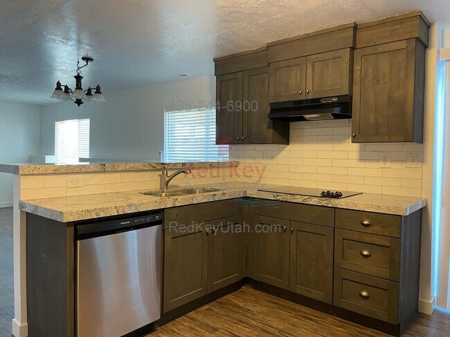 Photo - E Pear St Duplex