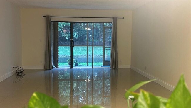 Photo - 227 Lakeview Dr Unit 104