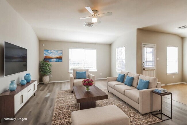 Photo - 214 Kestrel Ln