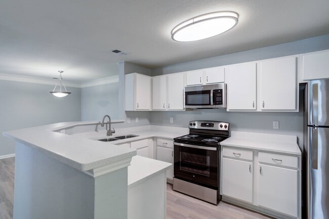 Building Photo - Marina Pointe