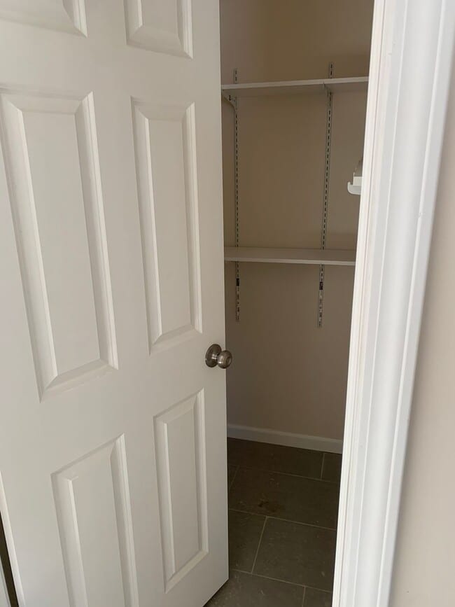 Photo - New Large 2-bedroom Guilford Lake Unidad Hanna Drive Dev. Ltd