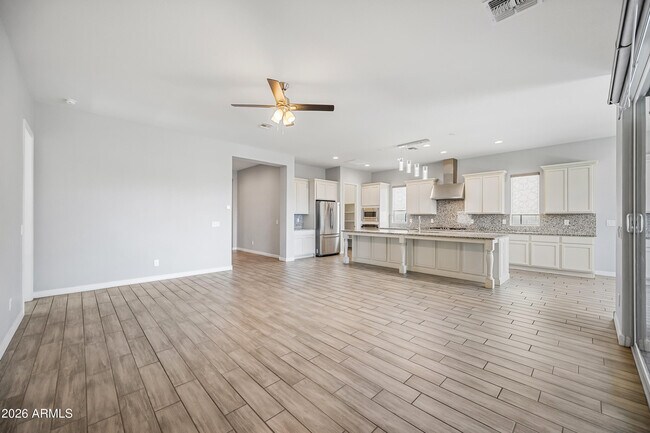 Photo - 884 E Ladbroke Way
