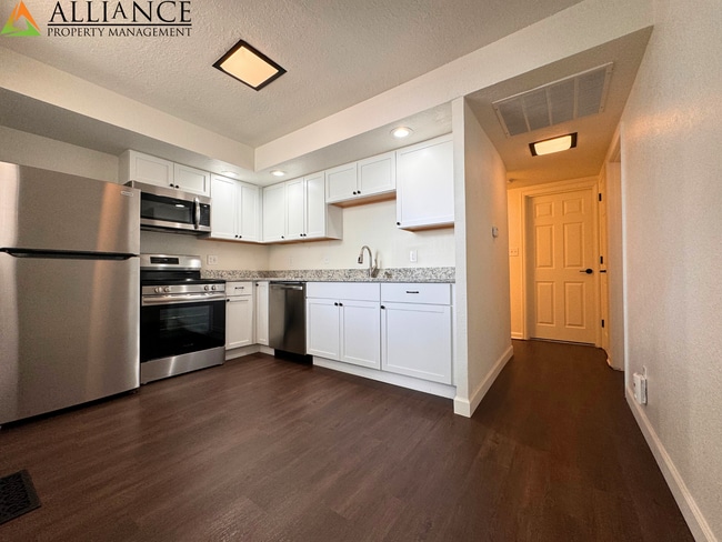 Building Photo - 1510 College Ave Unit B4