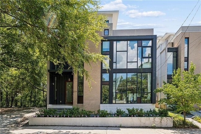 Photo - 575 Highland Ave NE