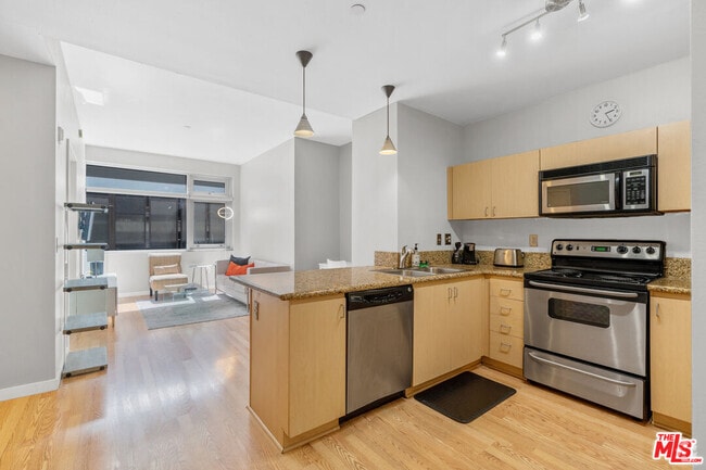 Building Photo - 630W W 6th St Unit 613 Rental