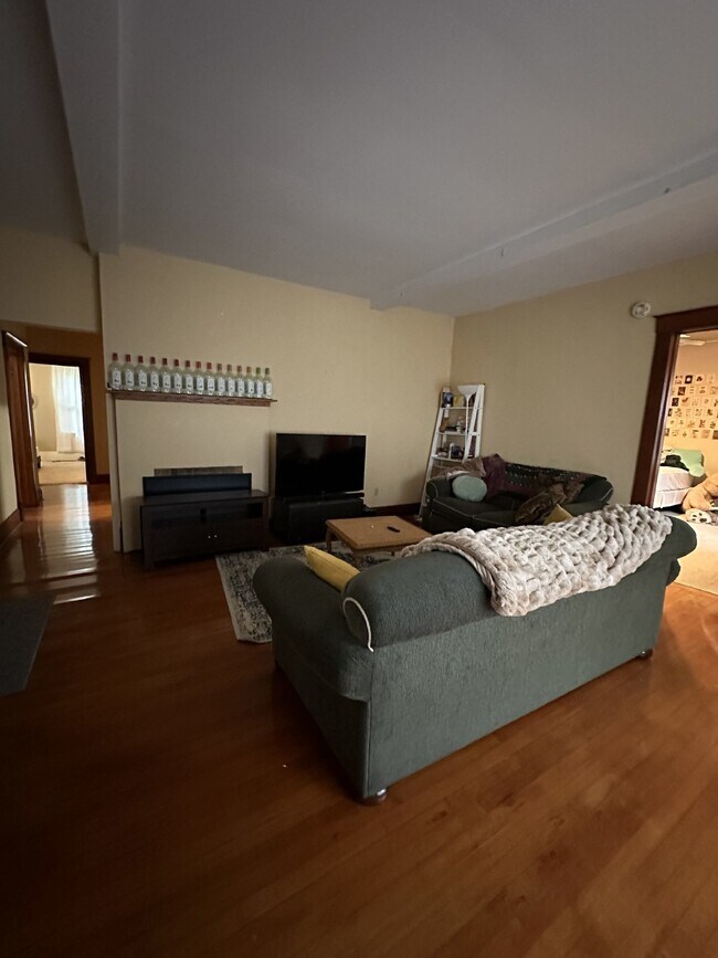 Nice 3 Bed 1 Bath near UWEC! Available June 1st