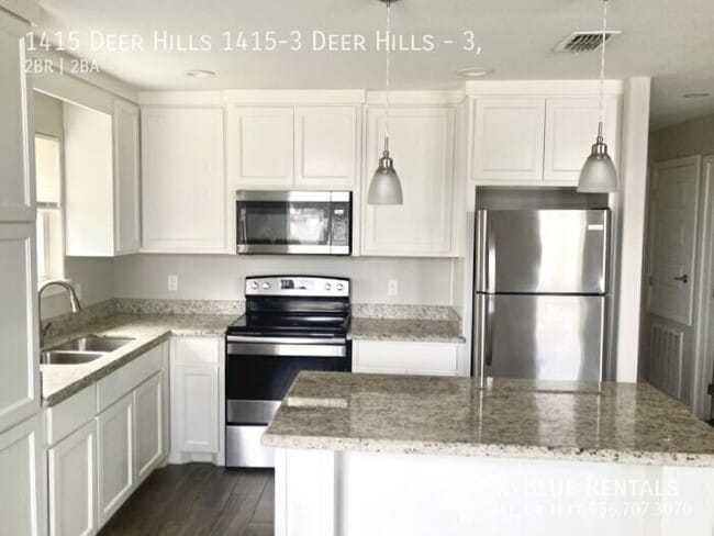 Building Photo - 1415 Deer Hls Unit 3,