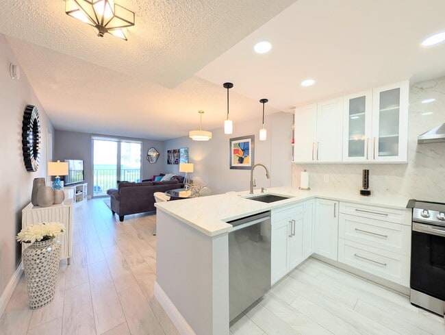 Photo - 2929 S Ocean Blvd Unidad 2010