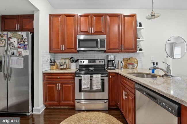 Building Photo - 2115 Carpenter St Unit 2