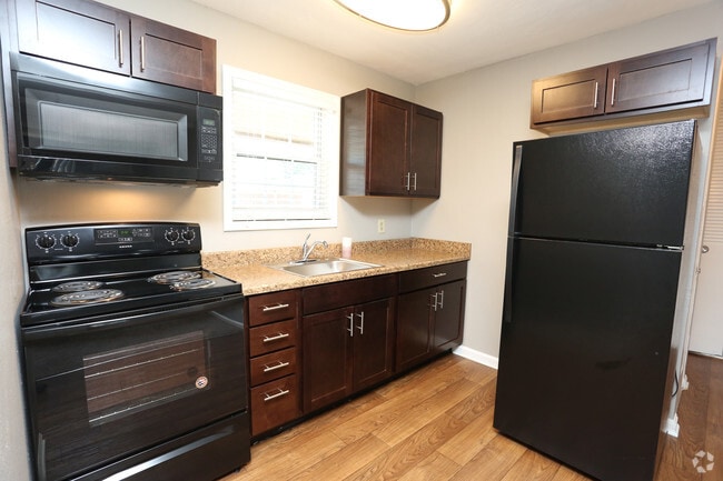 1BD, 1BA - 750 SF - KIT