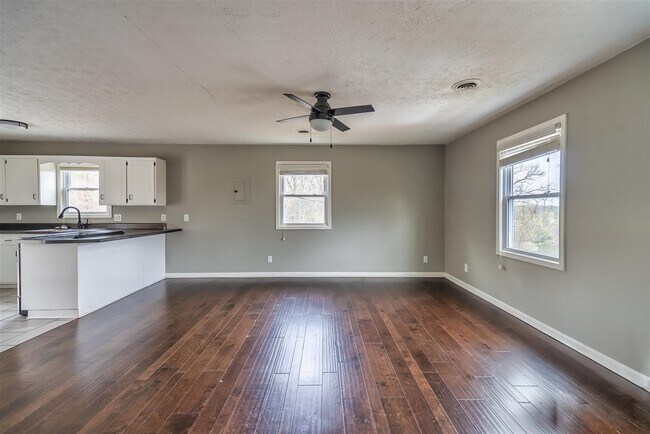 Photo - 2426 Lewisburg Rd