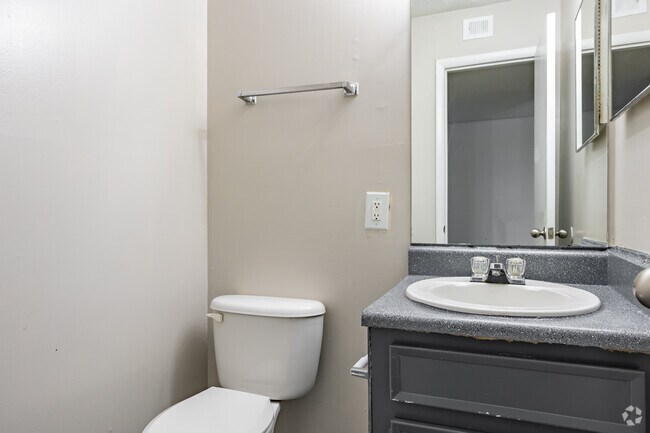 3BR, 1.5BA - 1244SF