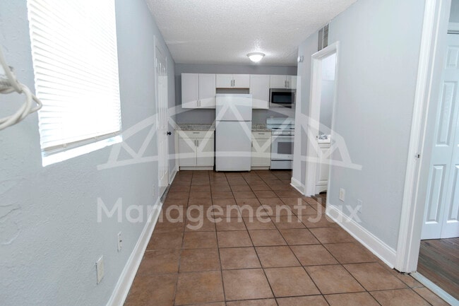 Photo - 1044 W 28th St