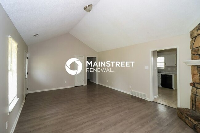 Photo - 3 Bedroom Pet-Friendly Home in Millington, TN with Main Street Renewal