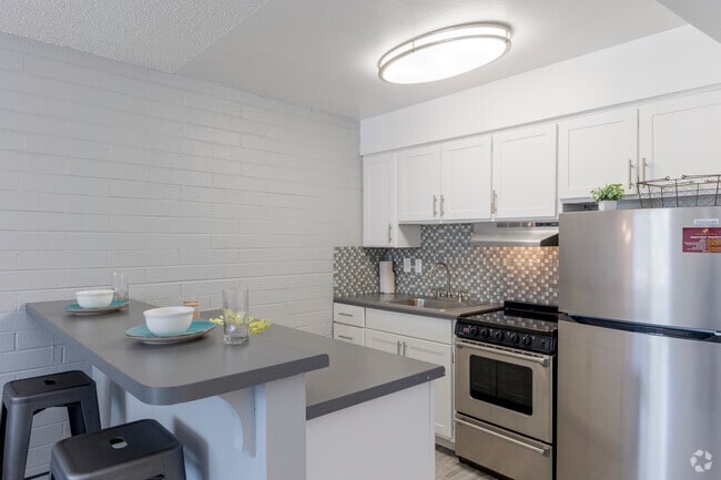 1BR, 1BA - 485SF - Kitchen