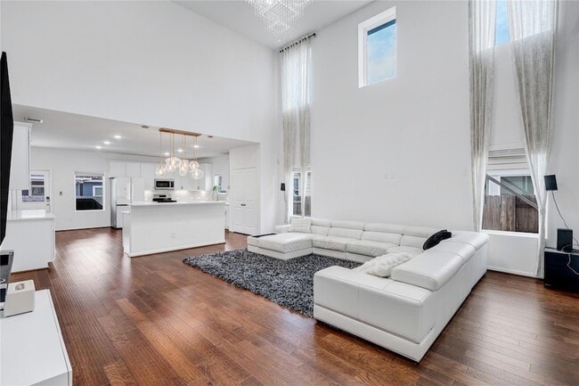 Photo - 108 Greenthread Dr