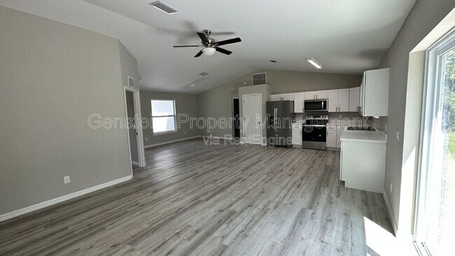 Photo - 327 Lester Ave S