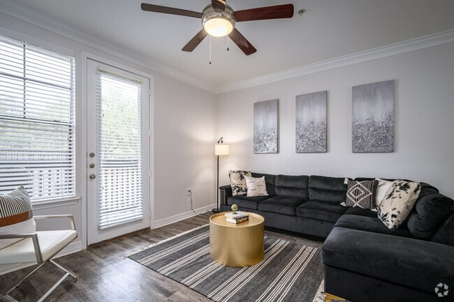 2BR, 2BA - 1,142SF