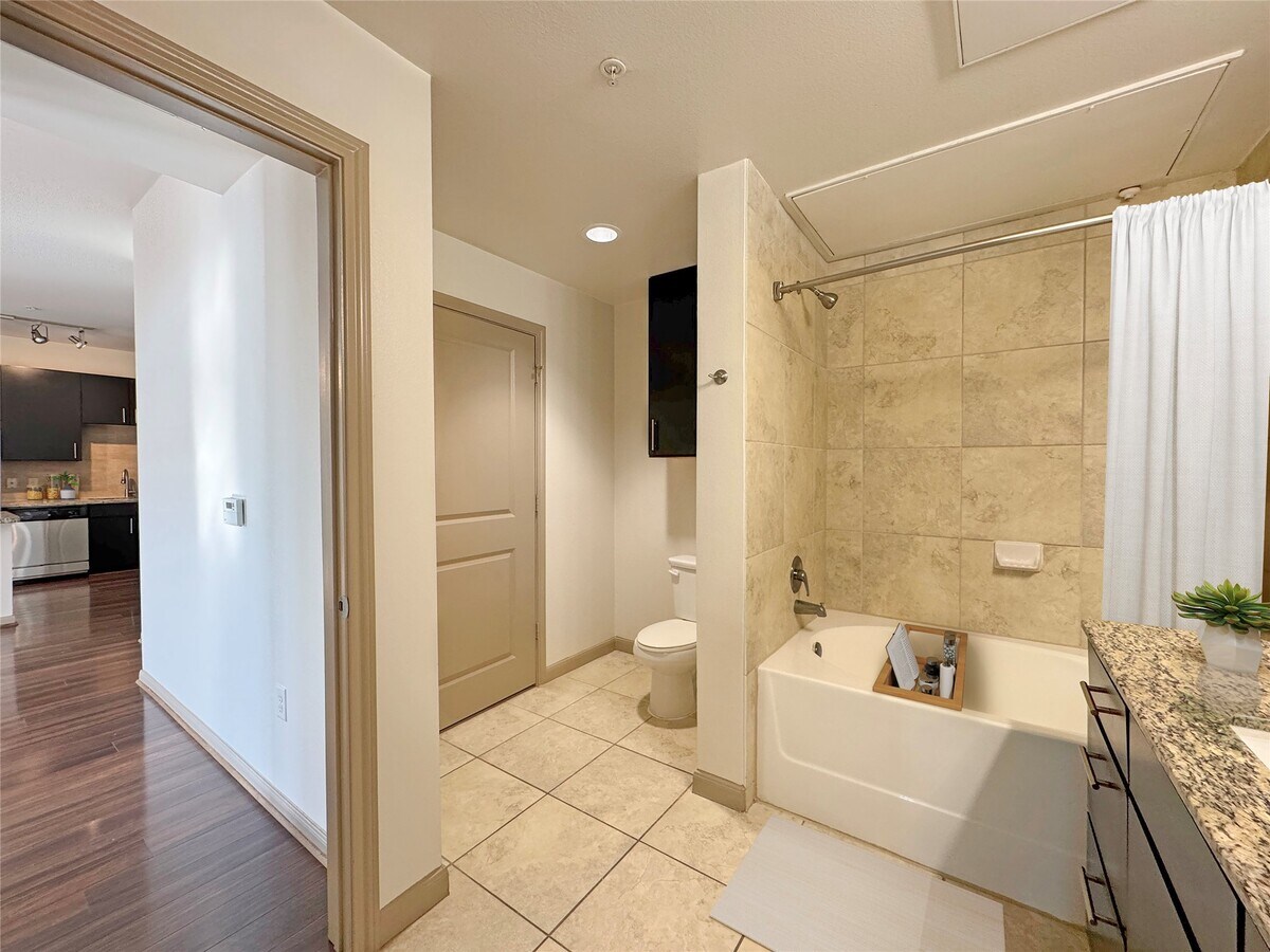 Photo - 2700 Brazos St Unidad 4419