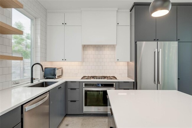 Photo - 1206 Justin Ln