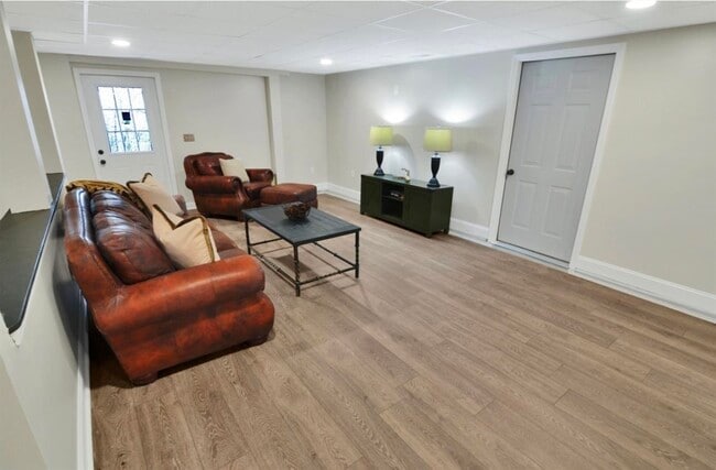 Photo - 73 Willow Tree Cir