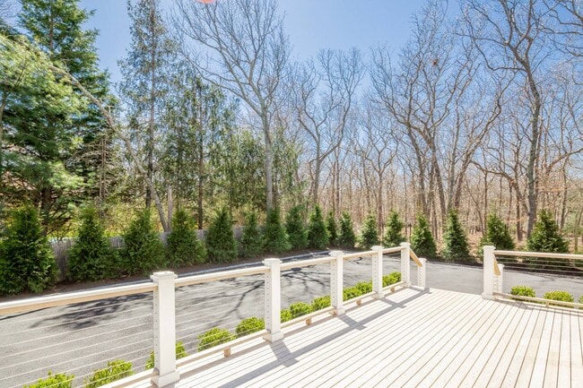 Photo - 464 Three Mile Harbor Hog Creek Rd