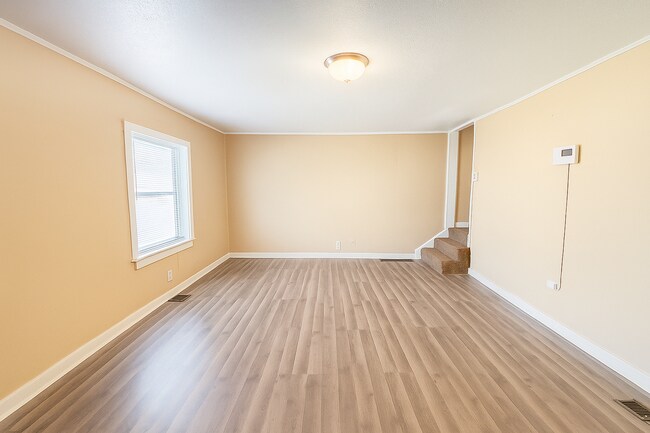 Photo - 274 Leeds Ave