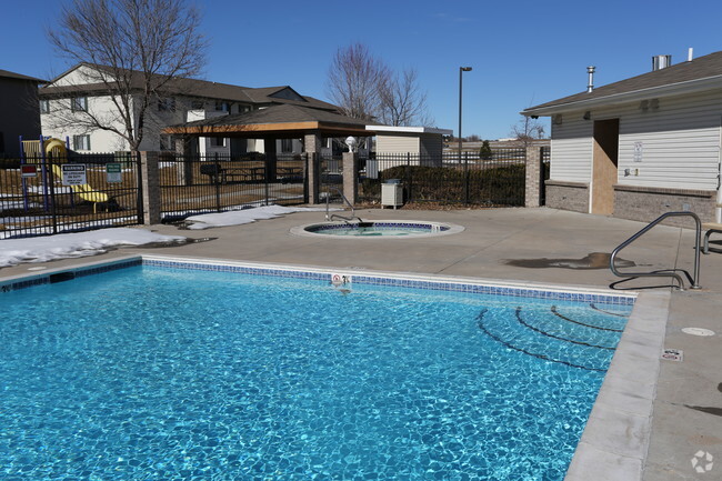 pool and spa - Crescent Cove Apartments