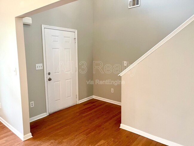 Photo - 225 Forrest Ln
