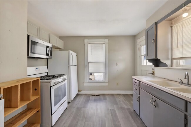 Photo - 815 W 5th St