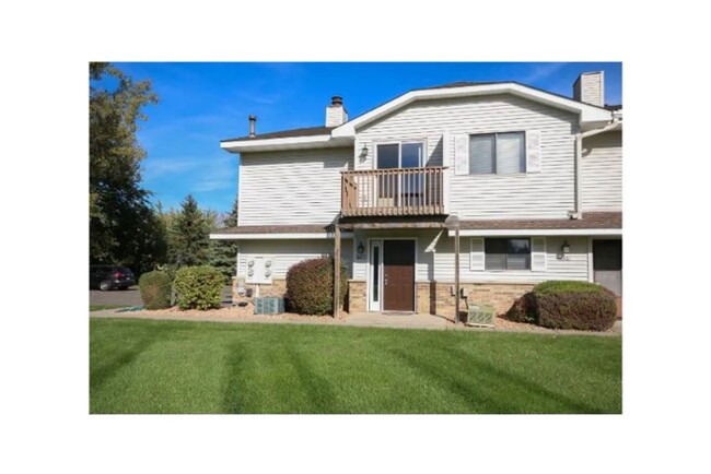 Spacious 2 Bedroom Townhome in Maple Grove! - Spacious 2 Bedroom Townhome in Maple Grove!