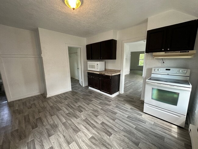 Photo - 1065 Caulfield Ave SW Unit Apt 2