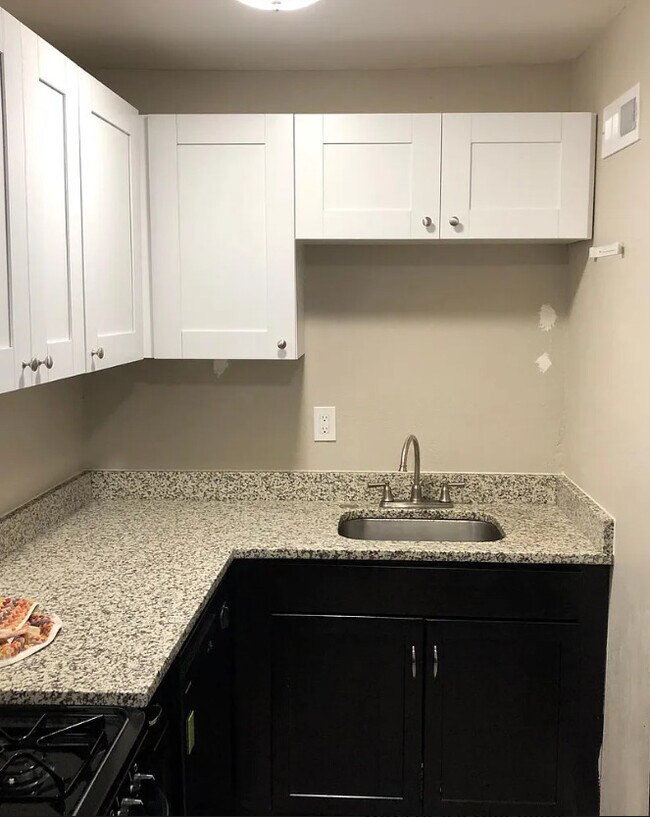 Photo - 848 Myrtle St NE