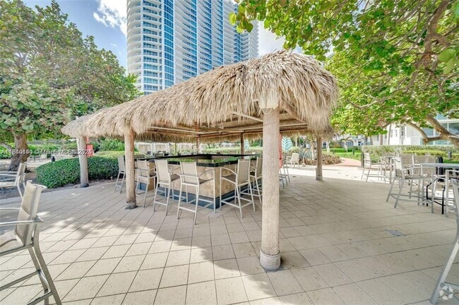 Building Photo - 3001 S Ocean Dr Rental