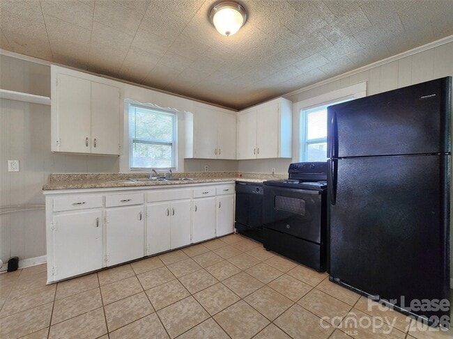 Photo - 317 Westview St