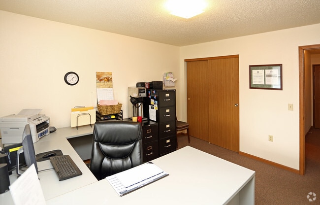 1 bedroom model office