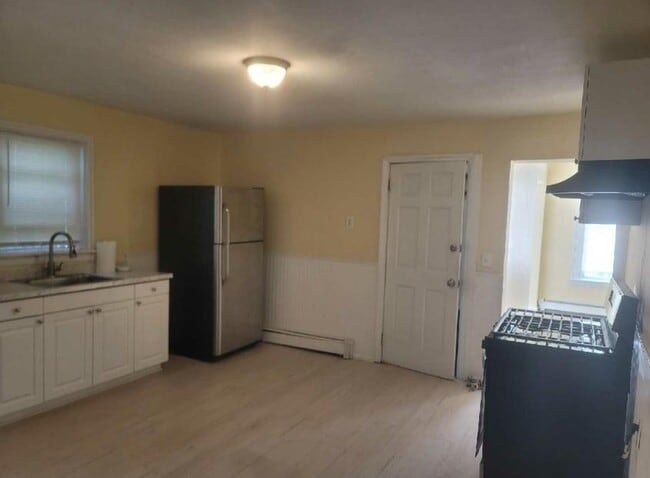 357 Poplar St Unit 2nd Floor