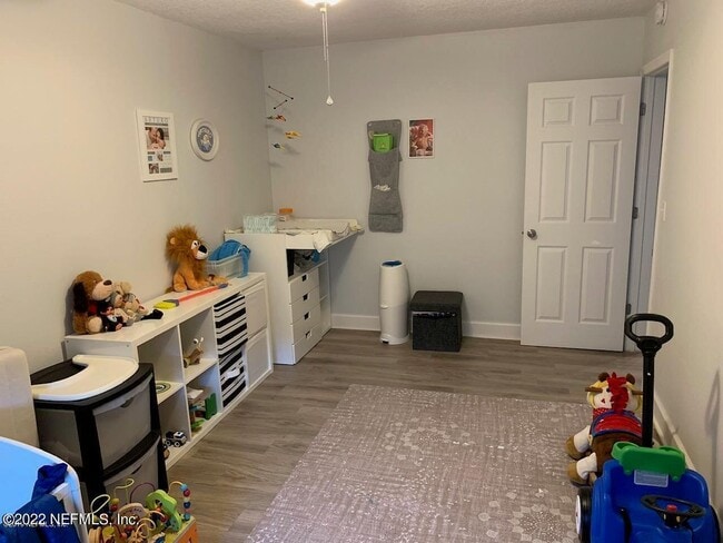 Photo - 728 7th St N