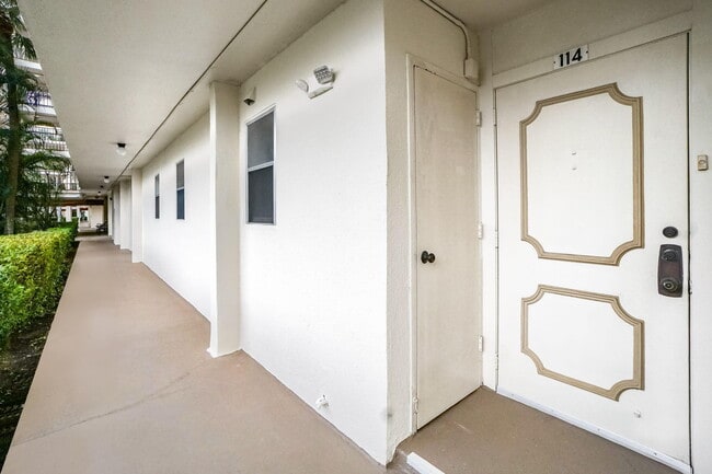 Photo - 3951 Via Poinciana Unit 114