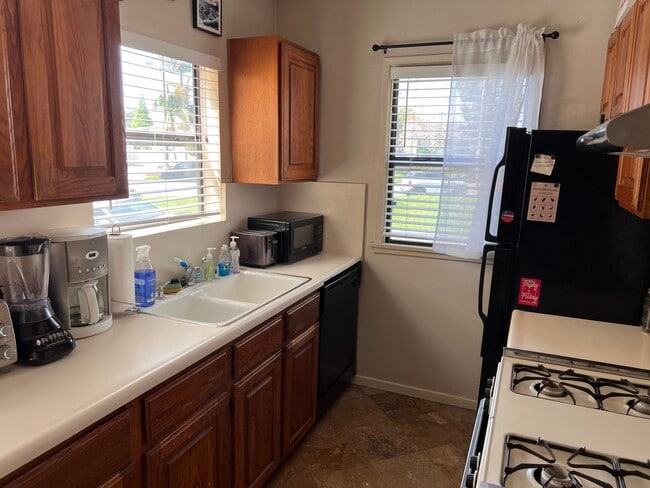 Photo - 3400 E 2nd St Unidad 2