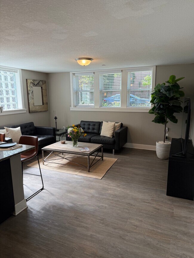 3515 2nd Ave S Unidad 102 Furnished