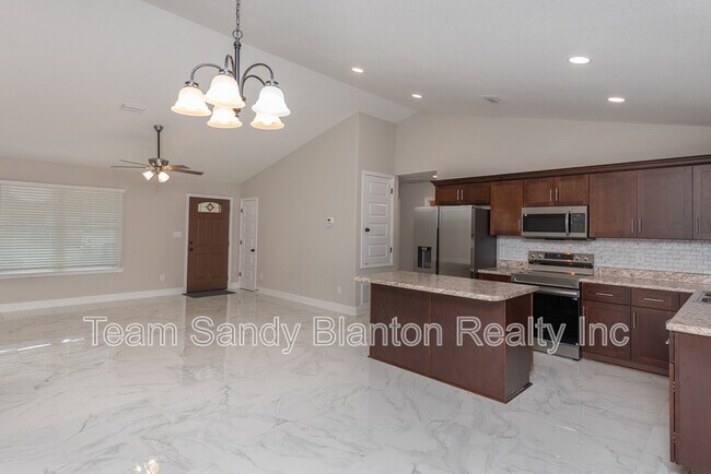 Photo - 8570 Stockdale Ave