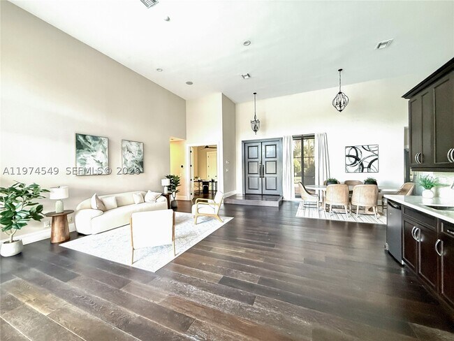 400 Alexandra Cir