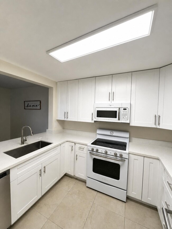 Building Photo - 7173 Orange Dr Unit 118b