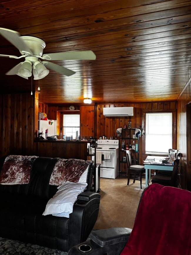 Photo - 711 Whitehurst Rd