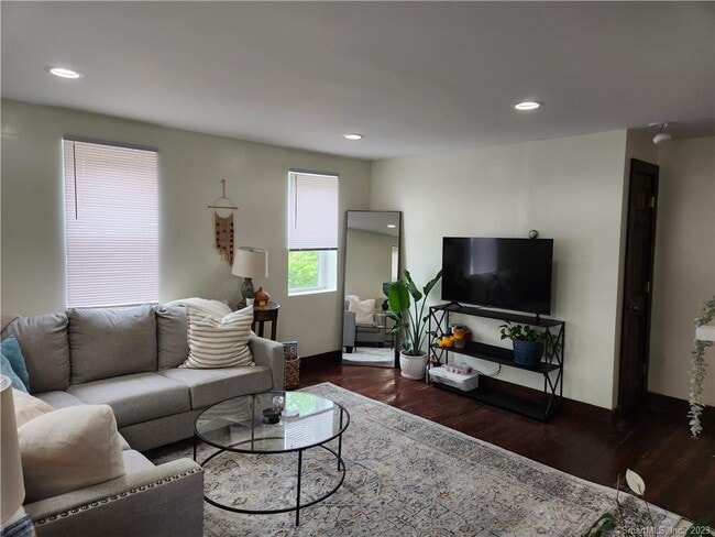 Photo - 2 Lyons Rd Unit 4