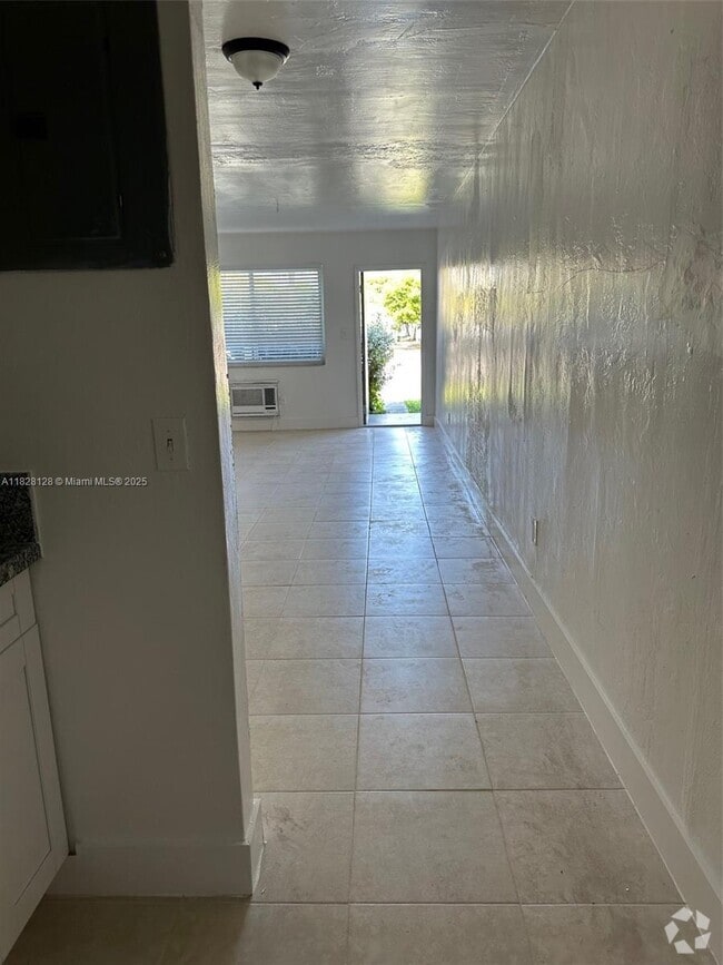 Building Photo - 16190 NE 19th Pl Unit 6 Rental
