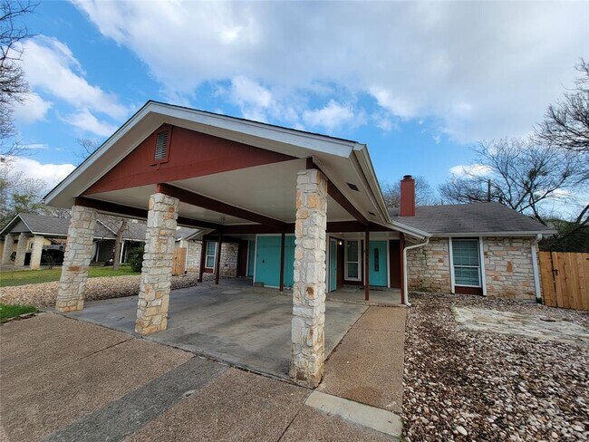 Building Photo - 2903 Catalina Dr